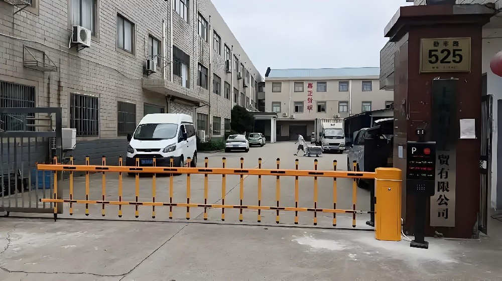 栅栏道闸
